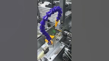 Automatic tapping machine produces screws