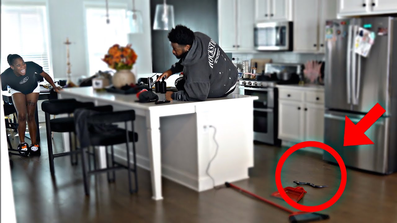 Я купил живую ЗМЕЮ, чтобы напугать свою жену....СМЕШНОЙ ASL