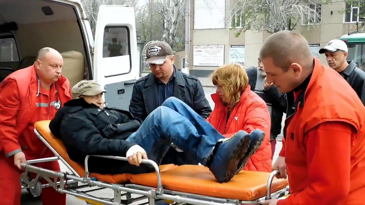 Служба спасения бездомных. Служба помощи бездомным. Армия спасения помогает бездомным.