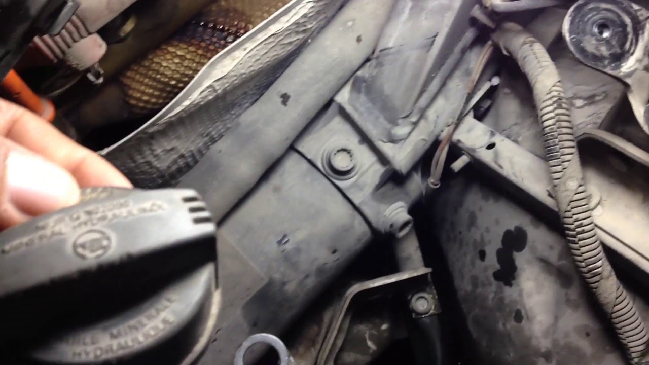 AUDI S8 V105.2 HOW TO CHECK POWER STEERING FLUID AND REPLACE AIR