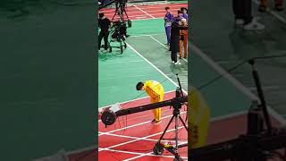 Mingyu seventeen sepatunya copot di ISAC 2019😂