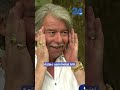 24UR | Magnifico s spremembo videza kritizira lepotne ideale sodobne družbe.