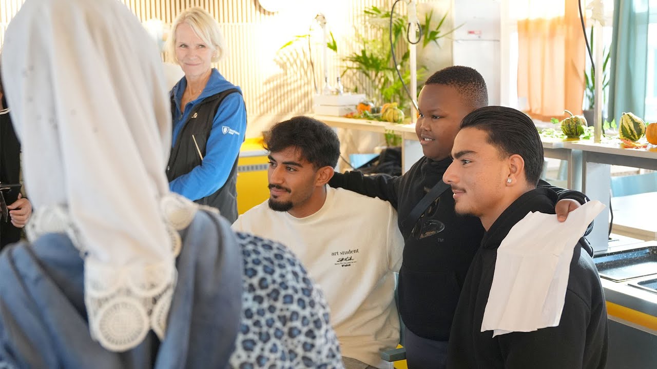 Samhällsmatchens skolbesök - Följ med Jusef och Montader när de träffar skolelever