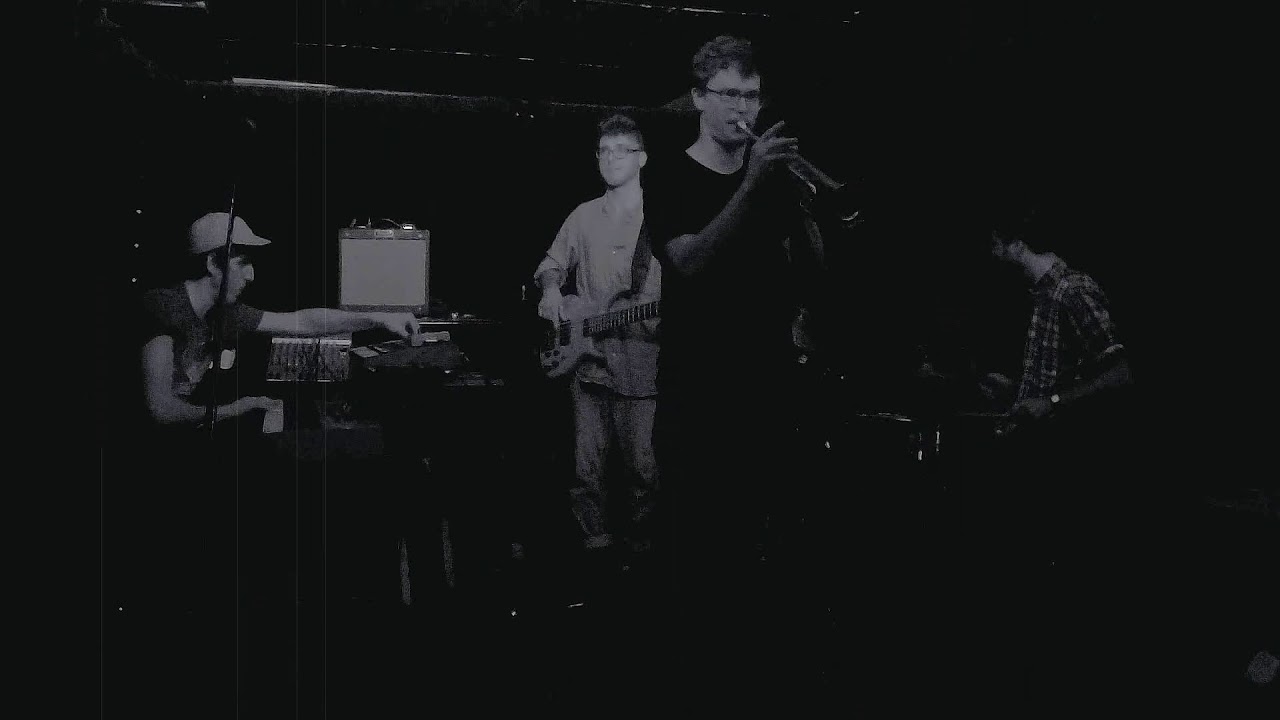 Extended Family​ @ Resonance Café​ - 5