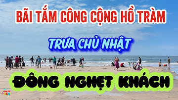 Bãi tắm biển công cộng Hồ Tràm đông nghẹt khách trưa Chủ Nhật.