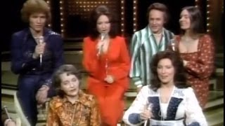 Loretta Lynn & Webb Family - The Great Titanic chords