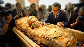 Des archéologues ouvrent le sarcophage d'une momie égyptienne après 2 500 ans !