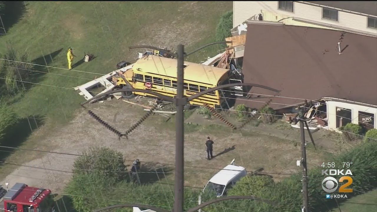 School Bus Hits Building In Clinton - YouTube