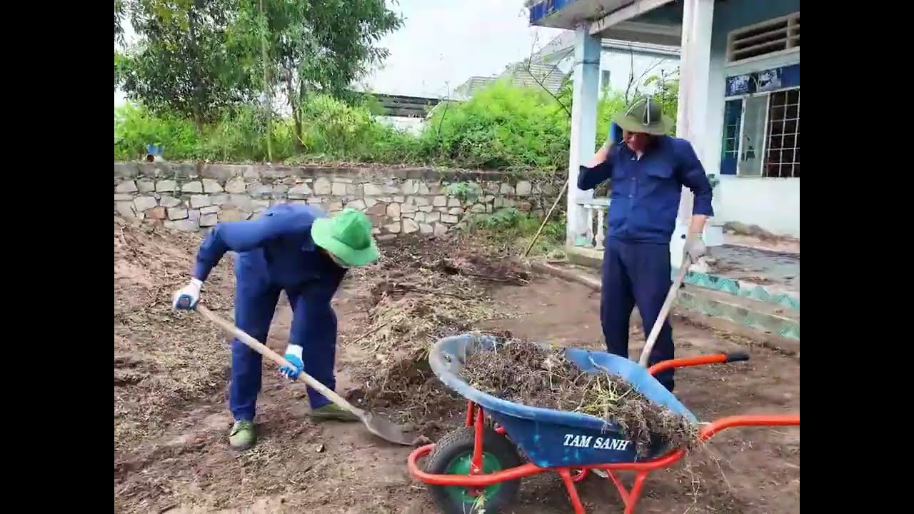 Cleaning an old, abandoned roadside mystery house that has been deserted for many years