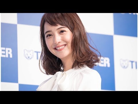 佐々木希、“カチッとした”スーツ姿にファン悶絶「可愛い以外の表現を考えなければいけない」