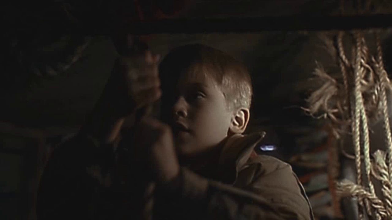 Home Alone - Kevin sets the traps (in reverse) - YouTube
