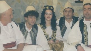 Video-Miniaturansicht von „" MARTOHET GJIROKASTRITE " - ERMELINDA BIXHAKU & ARTAN BIXHAKU & GRUPI I CFAKES“