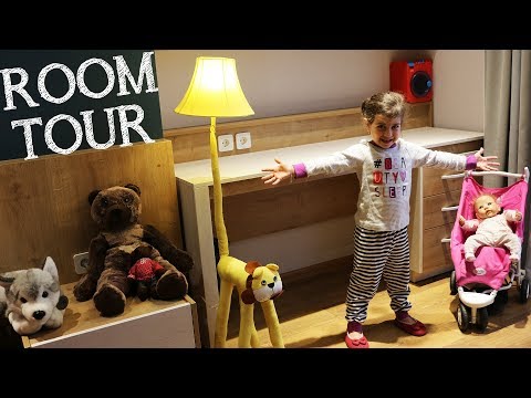 ემილიას ოთახი, ემილია გვათავალიერებინებს თავის ოთახს