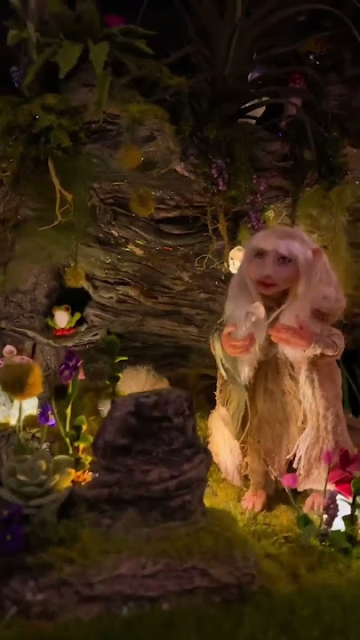 My favorite film is The Dark Crystal. If you watch closely I my Fizzgig inside. #thedarkcrystal