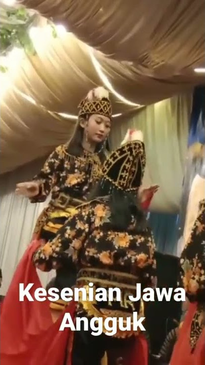 GADIS CANTIK PENARI ANGGUK KESENIAN JAWA