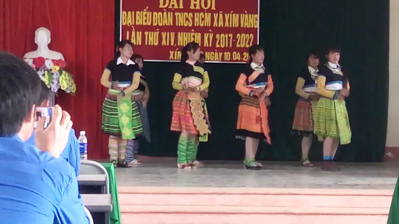 Nkauj hmoob xim vang bac yen son la