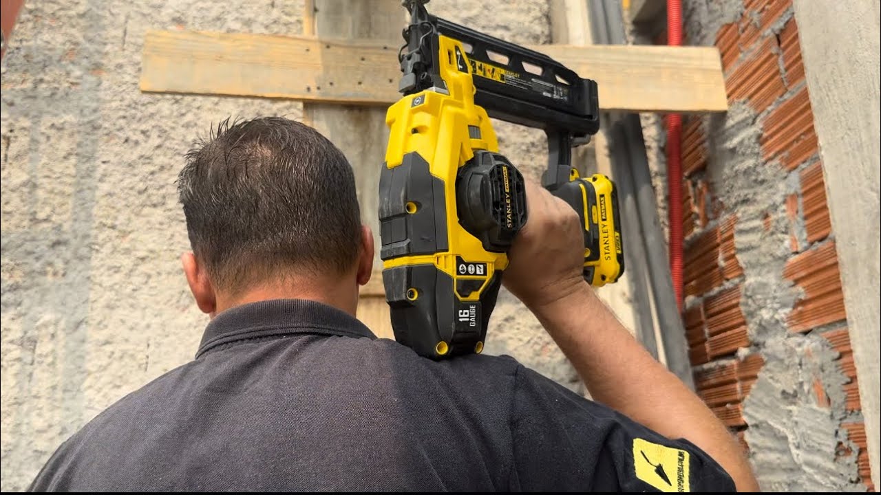 PINADOR PARA MADEIRA STANLEY SCN616