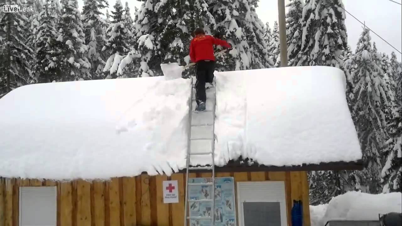 Как быстро убрать снег с крыши - YouTube