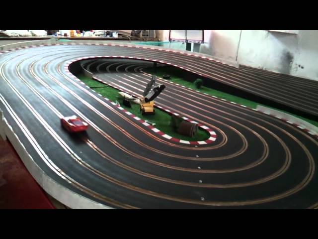 Carrera Evolution - Cars 2 Lightning McQueen, Francesco Bernoulli - YouTube