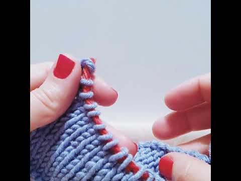 Slipping live stitches into scrap yarn