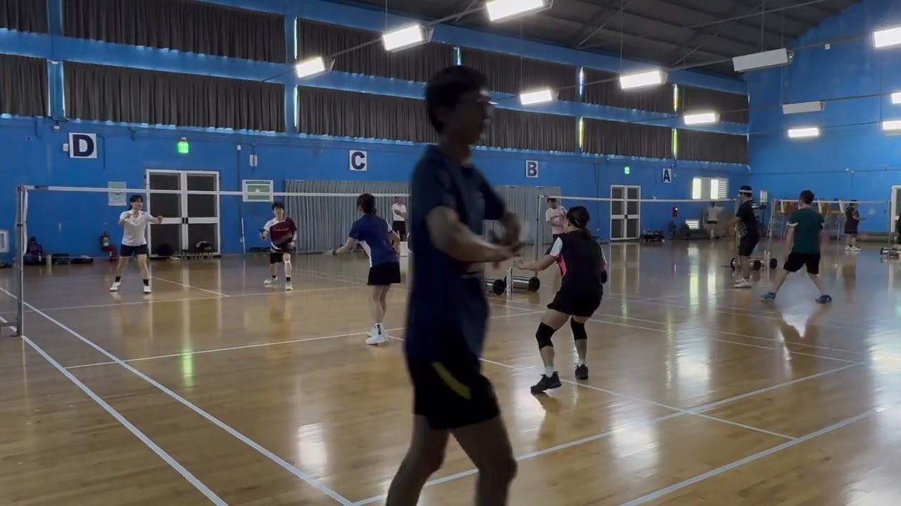 115/3/12 二四羽球隊Mavis 小函 vs 小白 佩瑜