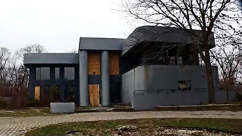 Exploring Giant Abandoned Millionaire's MANSION - BASEMENT FLOODED