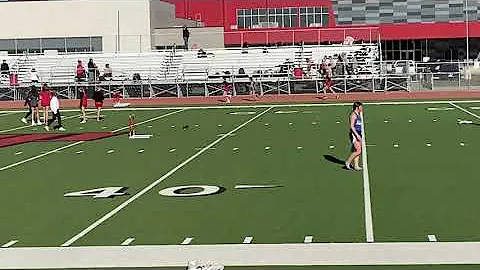 Ella Weston runs the 800 meter