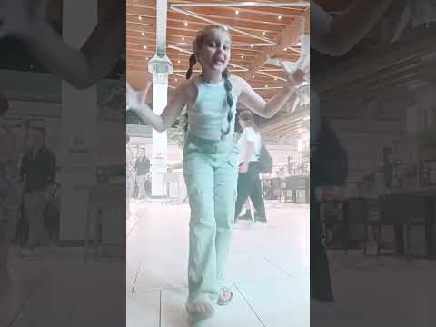 دجاجتي الكبيرة تعيش بالحظيرة الامارات تالاونايا Music أطفال Song طيور الجنة وناسة Tiktok