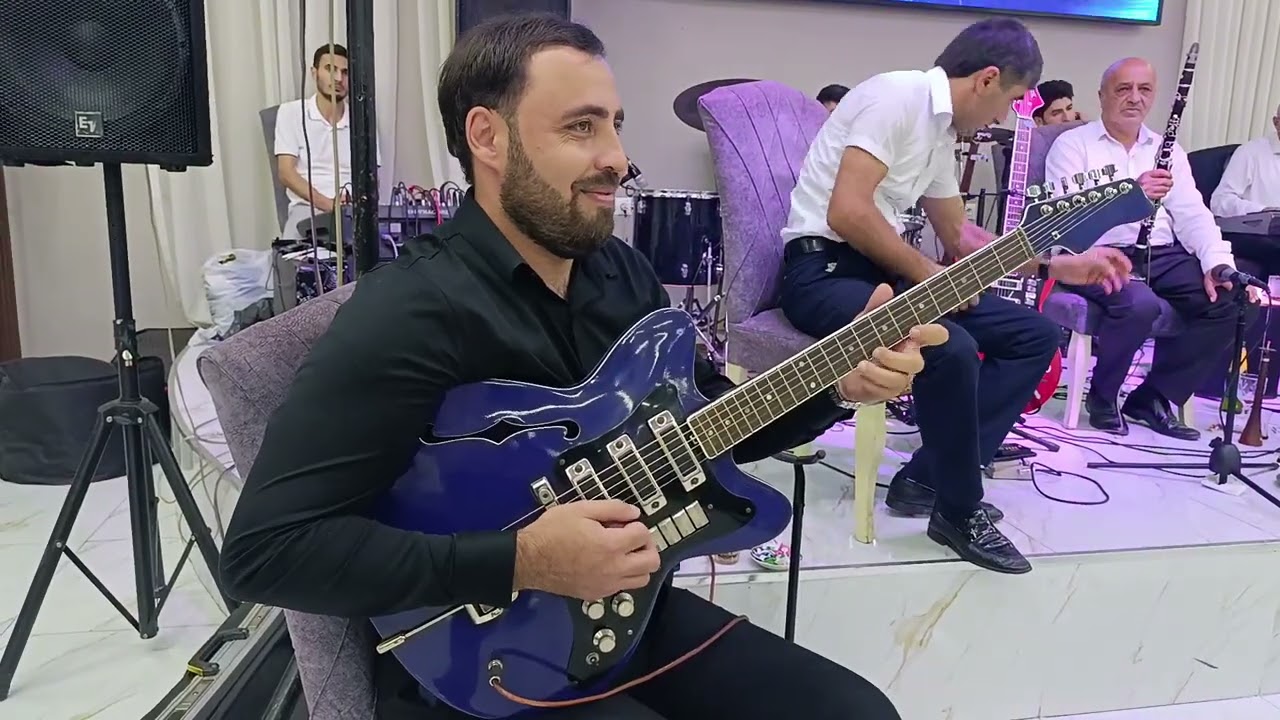 Telman Aranli Quba toyu gitarada papuri mahnilar ifa etdi
