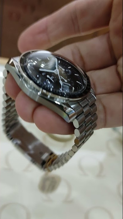 Omega Speedmaster Moonwatch crappy bracelet