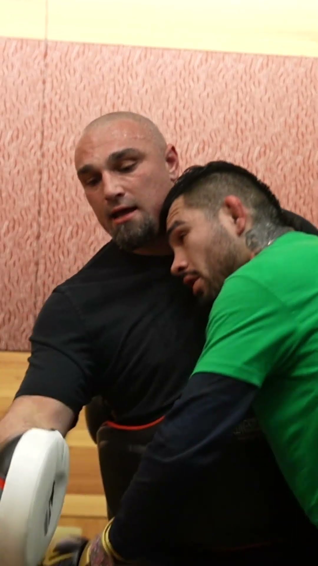 One last shake out before fight night for Fluffy ? #UFCSeattle