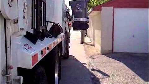 PendPac Alley-Gator working in Winnipeg.3GP