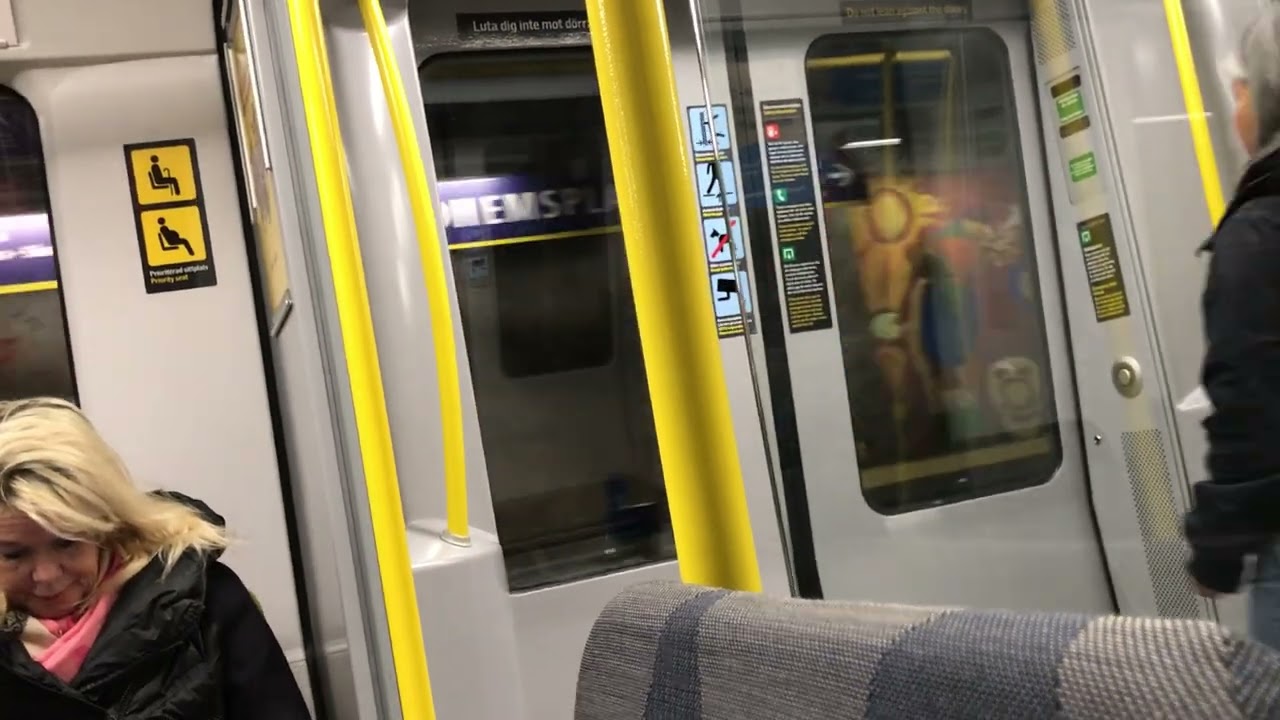 Resa med C25 från Västra skogen till T-Centralen