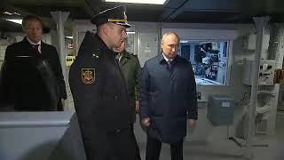 Владимир Путин осмотрел корвет «Гремящий»