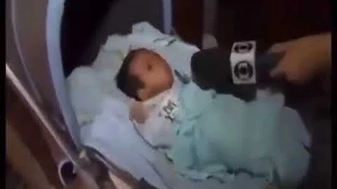 Stan Twitter: baby coughing into microphone