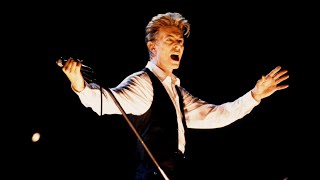 David Bowie - "Heroes" (Live in East Berlin, 8/31/1990)