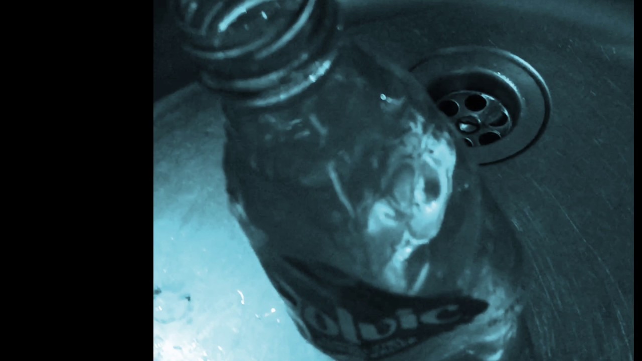 PET-Flasche und warmes Wasser