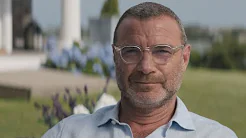 Actor Liev Schreiber talks about his new Netflix series 'The Perfect Couple' thumbnail