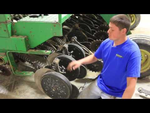 Vídeo: Com posa cadenes de pneumàtics a John Deere?