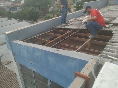 UNESPAR de C.Mourão também teve blocos destelhados devido ao temporal de terça-feira.