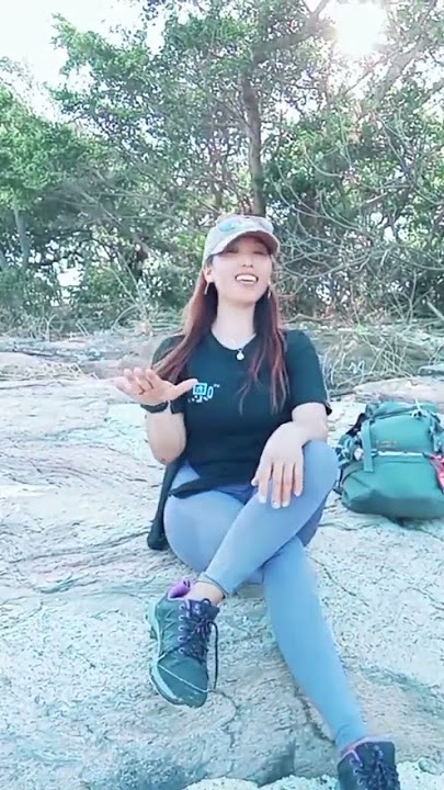 Sexy girls are always in the hearts of these guys #shors #tkwhongkong #hiking