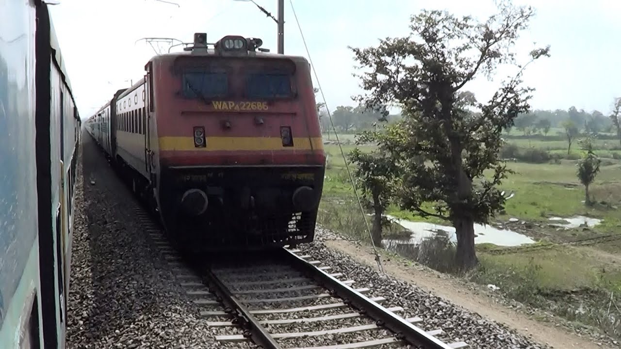 RPM WAP-1 Thirukkural Crosses GZB WAP-4 Punjab Mail !!