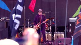 Elvis Costello - Oliver&#39;s Army (Glastonbury 2013)