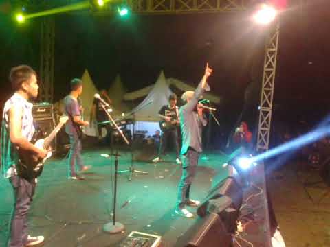 Cover Slank Nggak Perlu "Jarumsuntik Band"