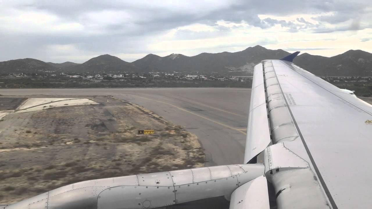United Airlines A320 Landing in Los Cabos - YouTube
