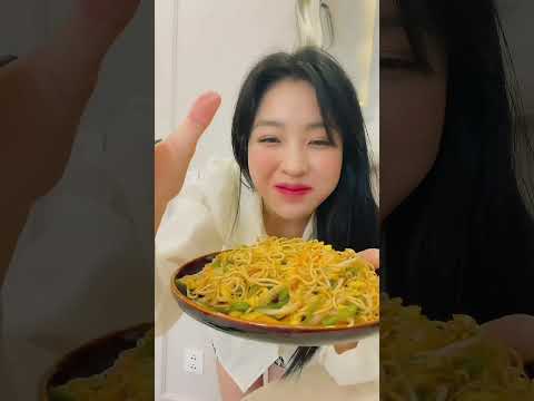 Video Mì xào trứng. Món ăn ngon, đơn giản lại nhanh chóng. - youtube
