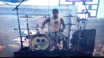 Coachella 2017- Marshmello and Travis Barker drum-off