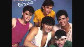 Video-Miniaturansicht von „Menudo - Hoy Me Voy Para Mexico (1986)“