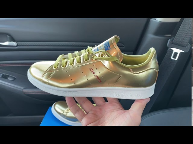 Dokument Skænk Alle Adidas Stan Smith Metallic Gold shoes - YouTube