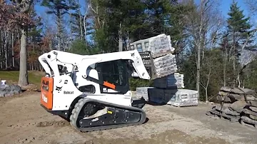 Jakou hmotnost může zvednout traktor Bobcat T870?